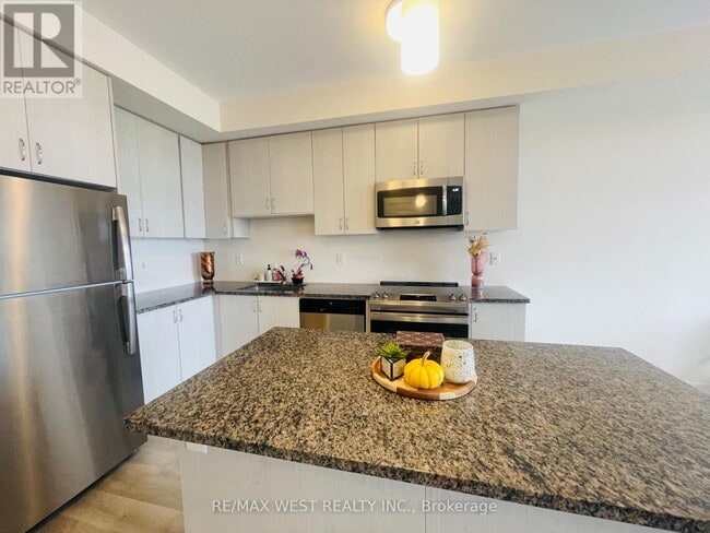 Building Photo - 2550 Castlegate Crossing