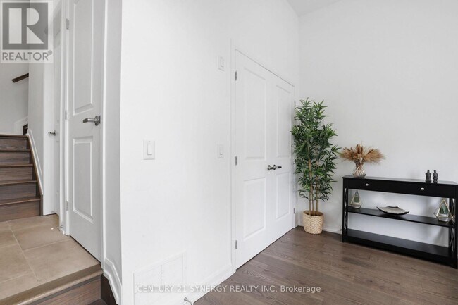 Building Photo - 2710 Draper Ave