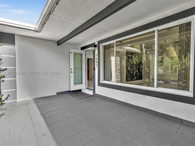 Foto del edificio - 1647 NE 146th St