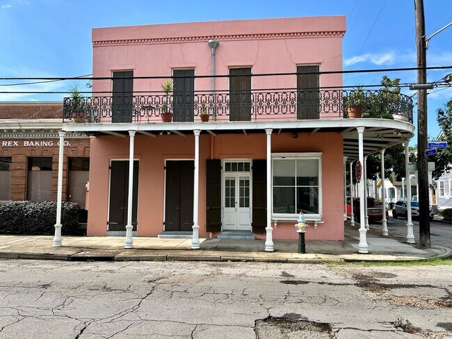 Building Photo - 802 Spain St