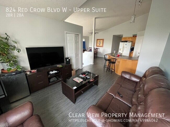 Photo du bâtiment - Bright & beautiful 2-bd, 2-bth main-level suite with garage, AC and UTILITIES included! ??Showing...