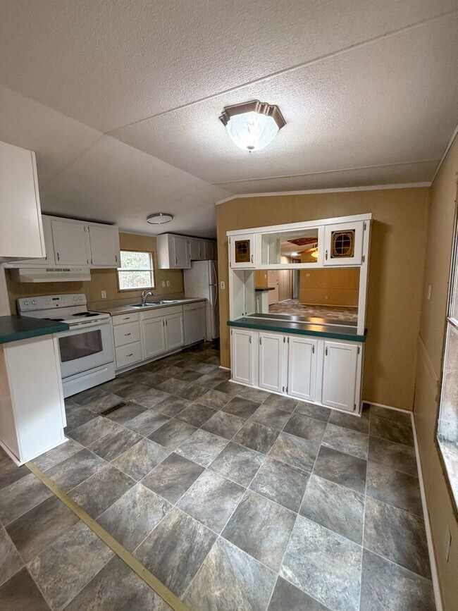 Building Photo - 624 Lance Ln