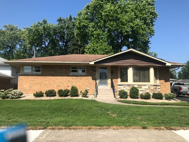 Building Photo - 9230 S 51st Ave