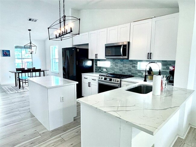 Building Photo - 208 Gila Cliff Dr