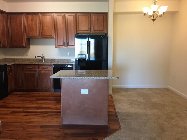 Building Photo - 804 Summer Hawk Dr