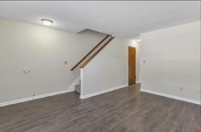 Foto del edificio - 102 Kimeran Ln
