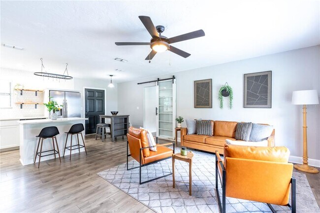 Foto del edificio - 821 Parkwood Pl