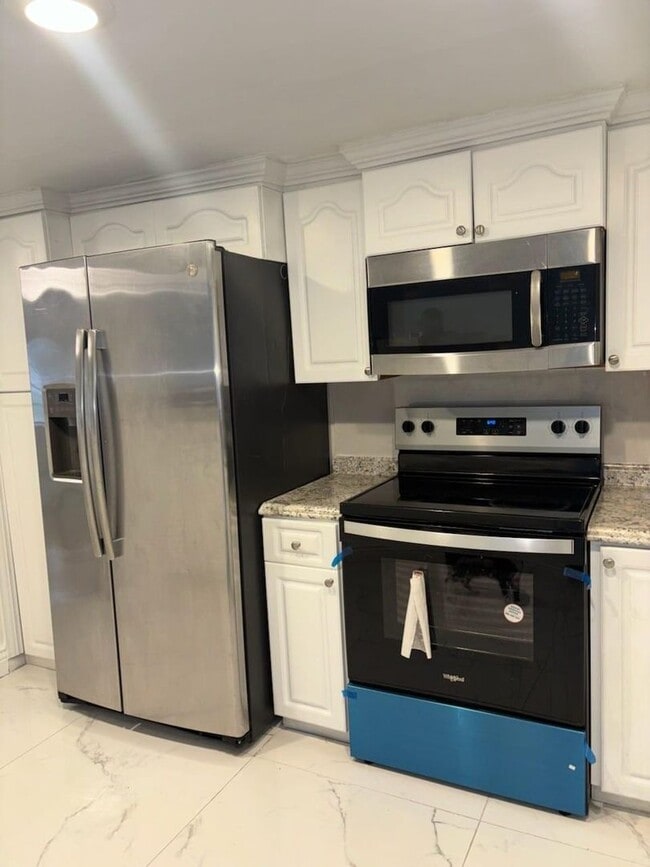 Foto del edificio - 3056 Riverside Dr