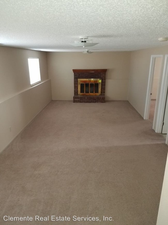 Building Photo - 4 br, 2 bath House - 4715 Debonair Circle