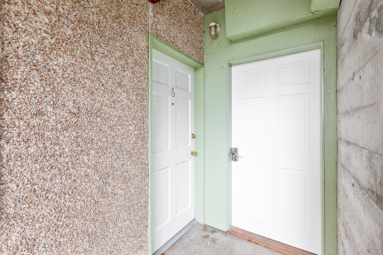 Primary Photo - 2144 Waverly Pl N