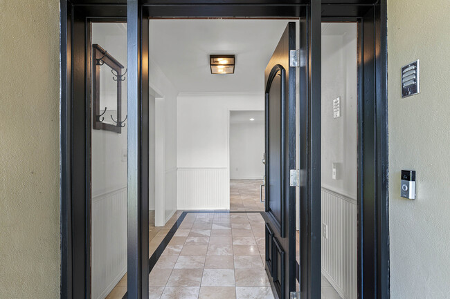 Building Photo - 8969 Crichton Wood Ct