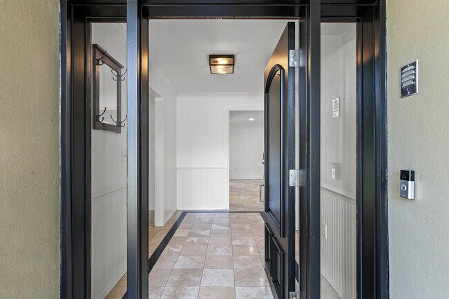 Foto del edificio - 8969 Crichton Wood Ct
