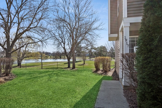 Building Photo - 1917 Windsong Dr