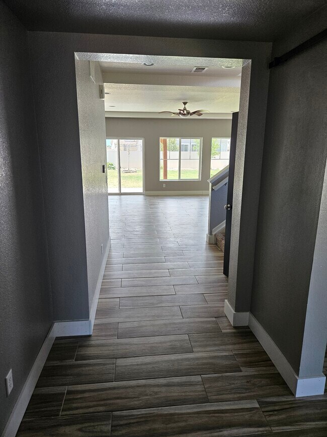 Foto del edificio - 3438 Mountainwood Ln