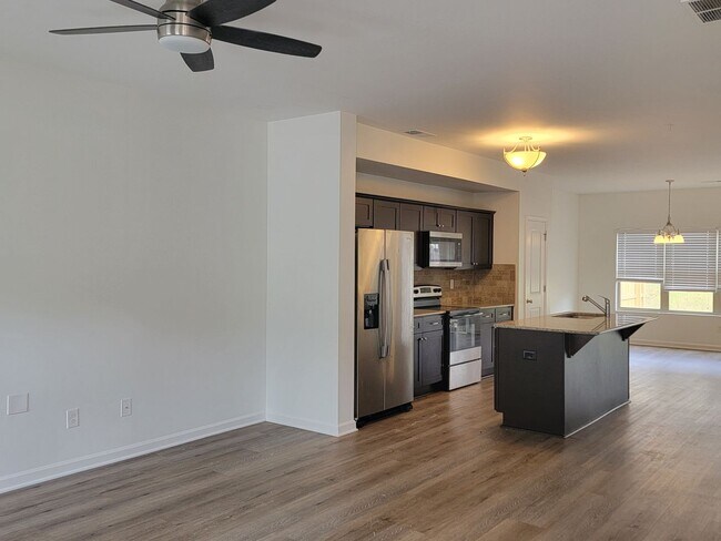 Foto del edificio - Looking for a New Construction Feel—Without the New Construction Price?