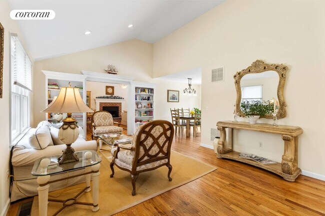 Foto del edificio - 10 Bay Hill Rd