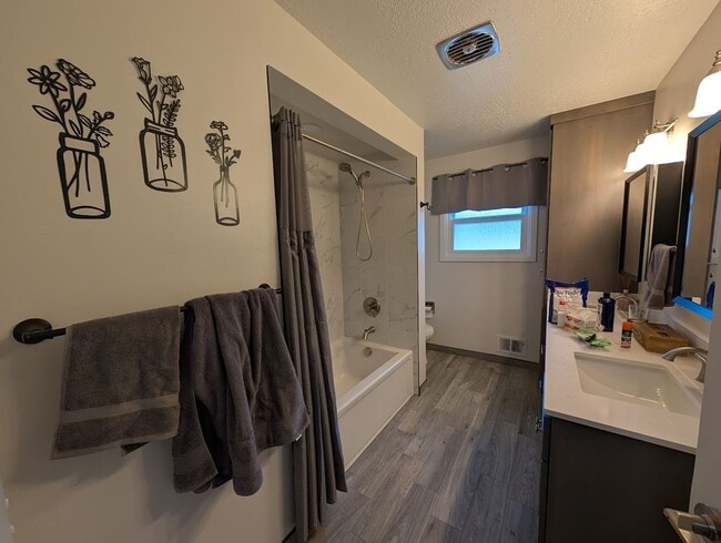 Foto del edificio - Huge Reno Addition House - Pet-Friendly!