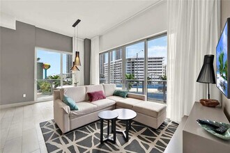 Building Photo - 4010 S Ocean Dr
