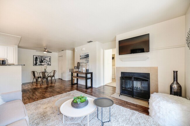 Kildare Sala de estar y comedor - Salishan Apartments