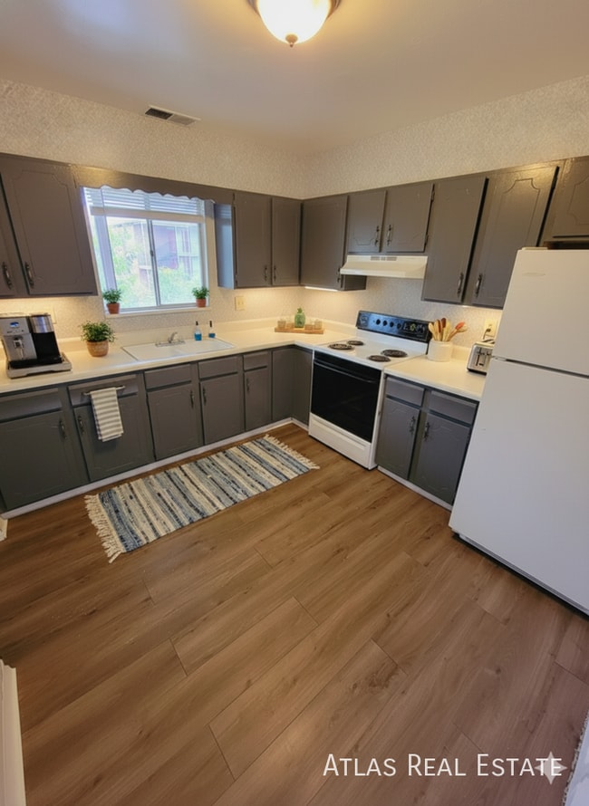 Building Photo - 1017 Delaware Dr