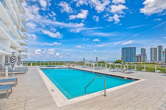 Foto del edificio - 4250 Biscayne Blvd