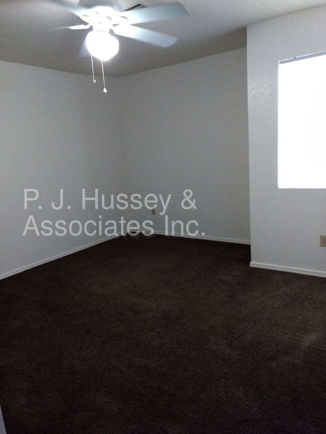 Building Photo - 16040 N 27th St
