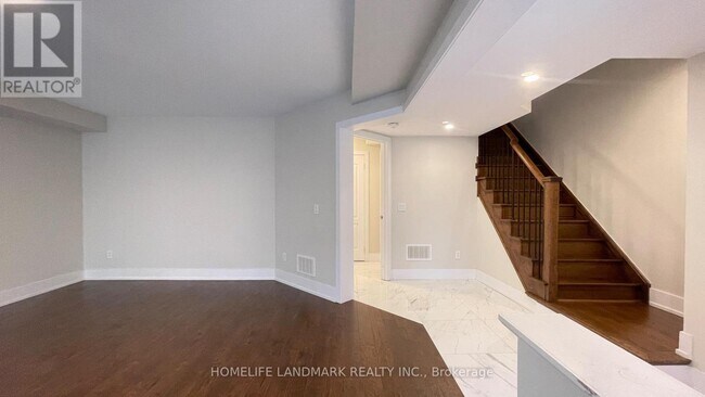 Building Photo - 35 Thorncrest Dr