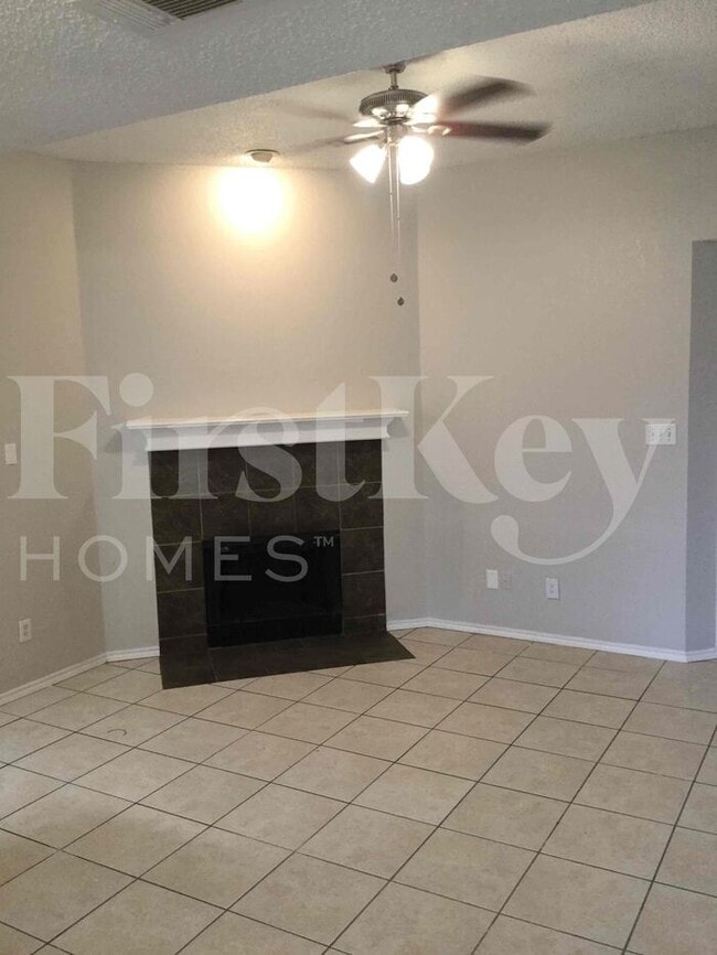 1000 High Crest Dr, Azle, TX 76020 House Rental in Azle, TX