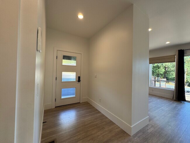 Foto del edificio - 361 Frank Johns Rd