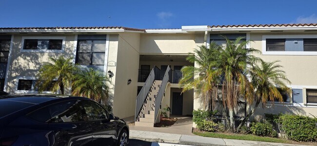 Building Photo - 1513 Lake Crystal Dr