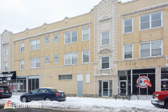 Building Photo - 1555 N Mohawk St