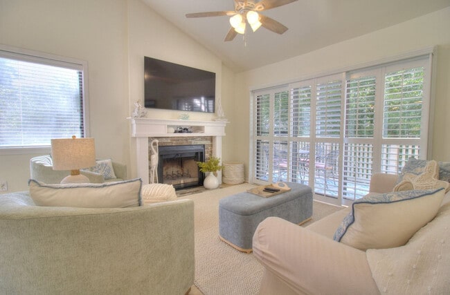 Building Photo - 301 Myrtlewood Ct