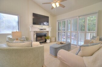 Building Photo - 301 Myrtlewood Ct
