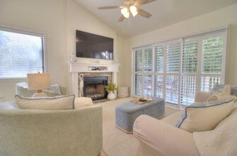 Building Photo - 301 Myrtlewood Ct