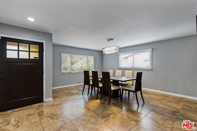 Foto del edificio - 4 br, 3 bath House - 6666A Neddy Ave