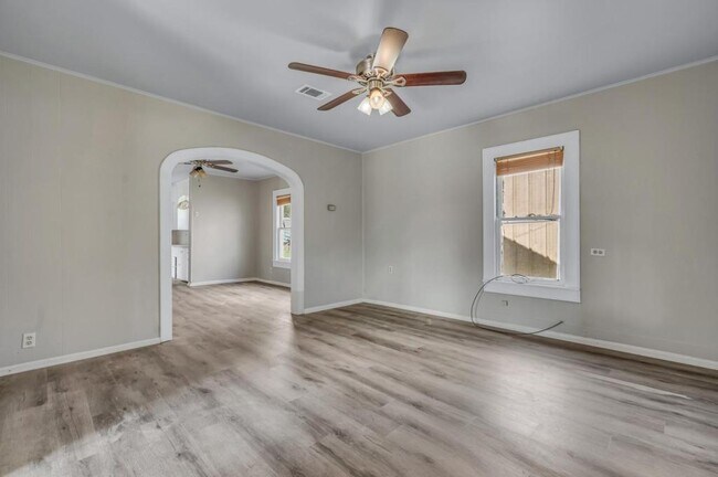 Building Photo - 803 N Banks St