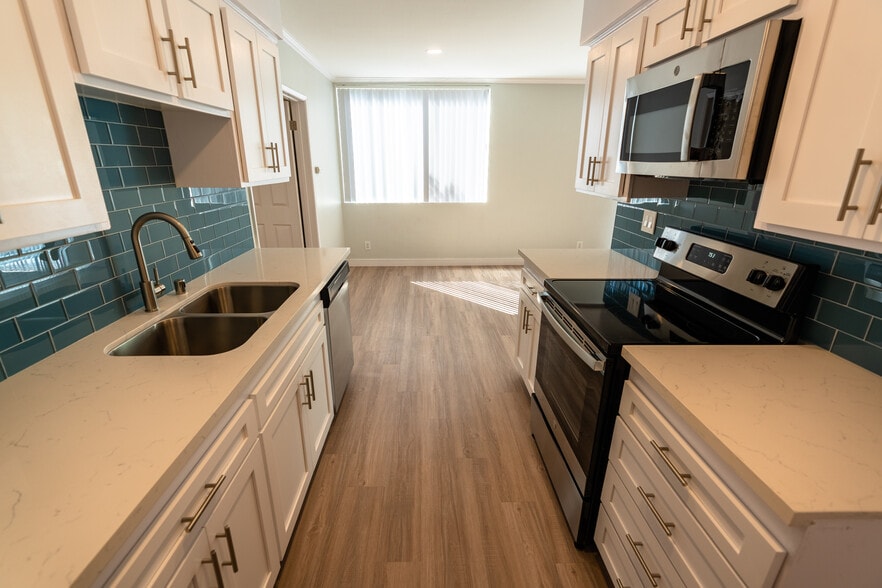 816 S. Bundy - fully renovated unit in Los...