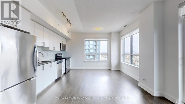 Photo du bâtiment - 7900-7900 Bathurst St