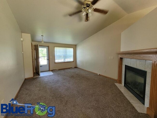 Building Photo - 3282 Windland Dr
