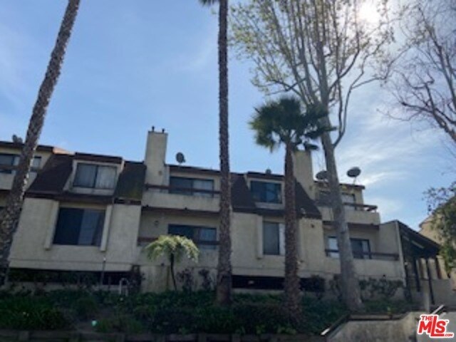Primary Photo - 620 W Hyde Park Blvd
