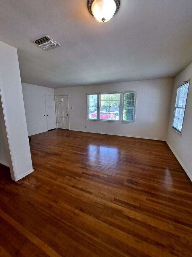 Foto del edificio - 4430 Calhoun Ave