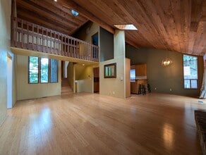 Building Photo - 7275 Daisy St