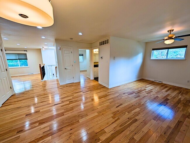 Building Photo - BEAUTIFUL 4 Bed 2 Bath Hampden Neighborhoo...
