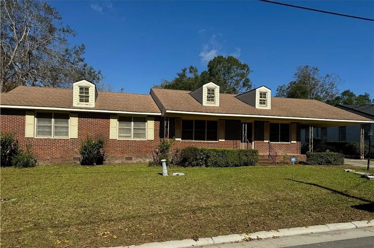 Primary Photo - 4 Bed 2 Bath Brick House