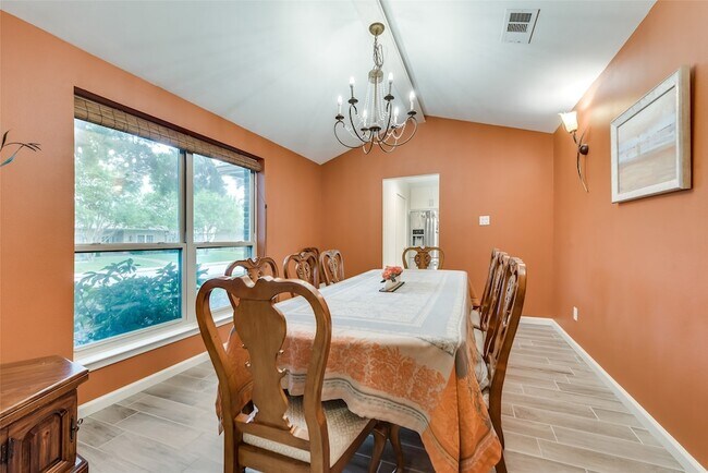 Foto del edificio - 6931 Echo Bluff Dr