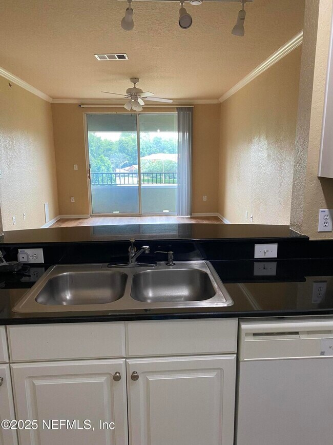 Foto del edificio - 8539 Gate Pkwy W