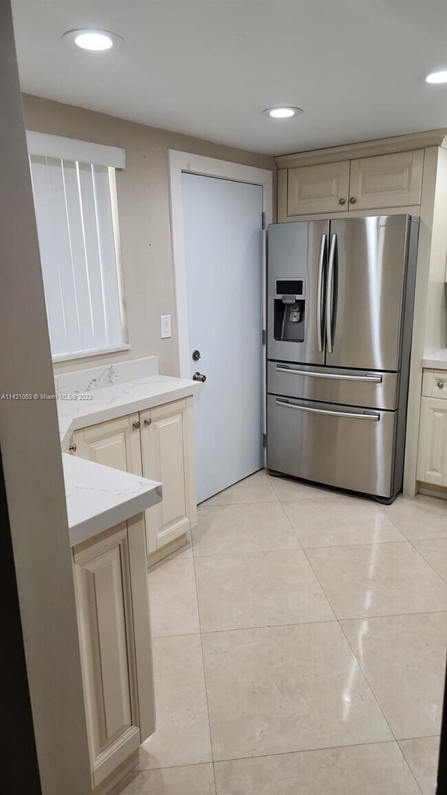 Foto del edificio - 900 NE 12th Ave