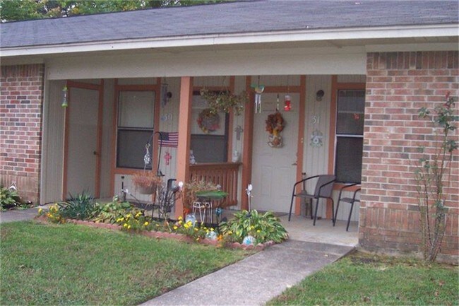 Building Photo - 303 E Ave