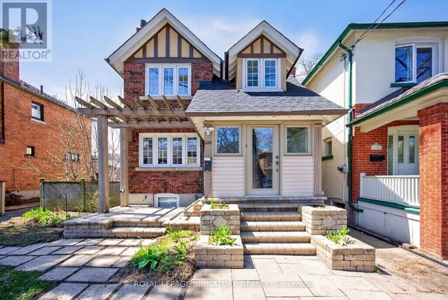 Building Photo - 426 Armadale Ave