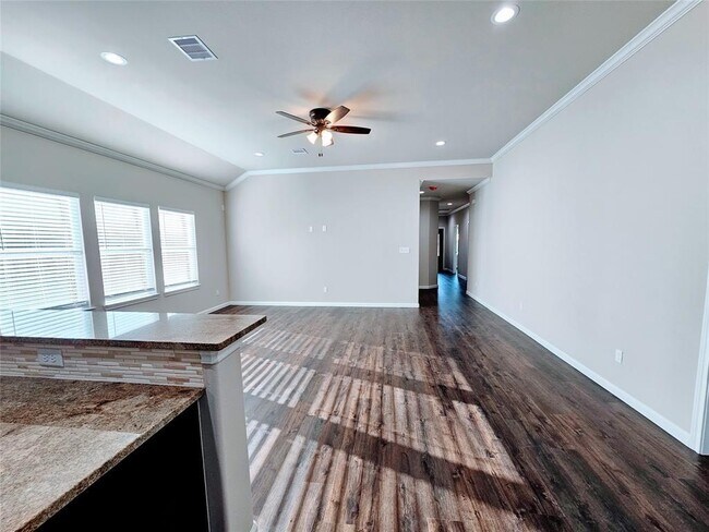 Building Photo - 314 Carlos Leal Dr